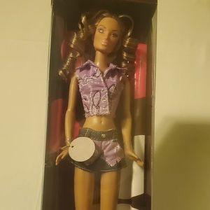 Alysa studio it doll